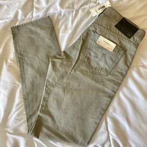 Men’s AG “the graduate” tailored leg pant. 32x34